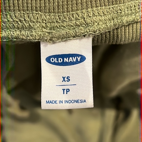 Old Navy green flare leg pants. US 2. - Picture 7 of 7